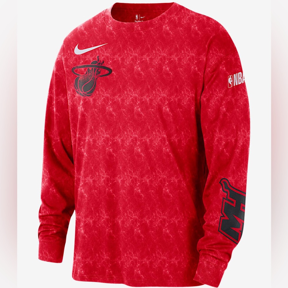 Miami Heat Courtside City Edition
Men's Nike NBA Men’s Long-Sleeve T-Shirt XL